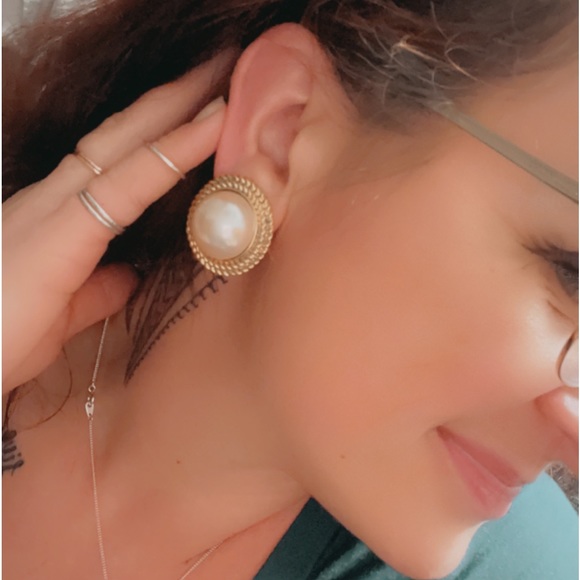 SALE VINTAGE Golden Pearl Cabochon Statement Earrings WOMENS CLIP ON EARRINGS - Picture 2 of 5